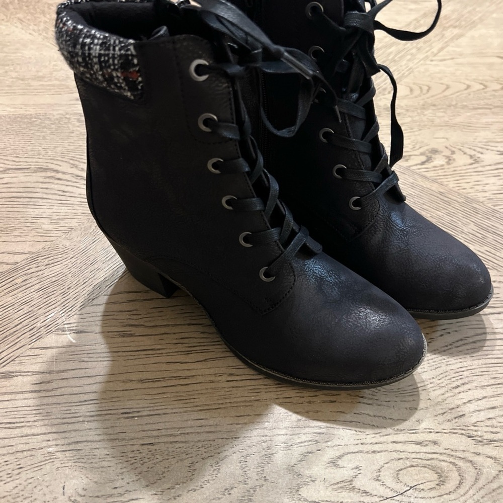 RocketDog Women’s Boots Bentley Graham Size 8 New With Box